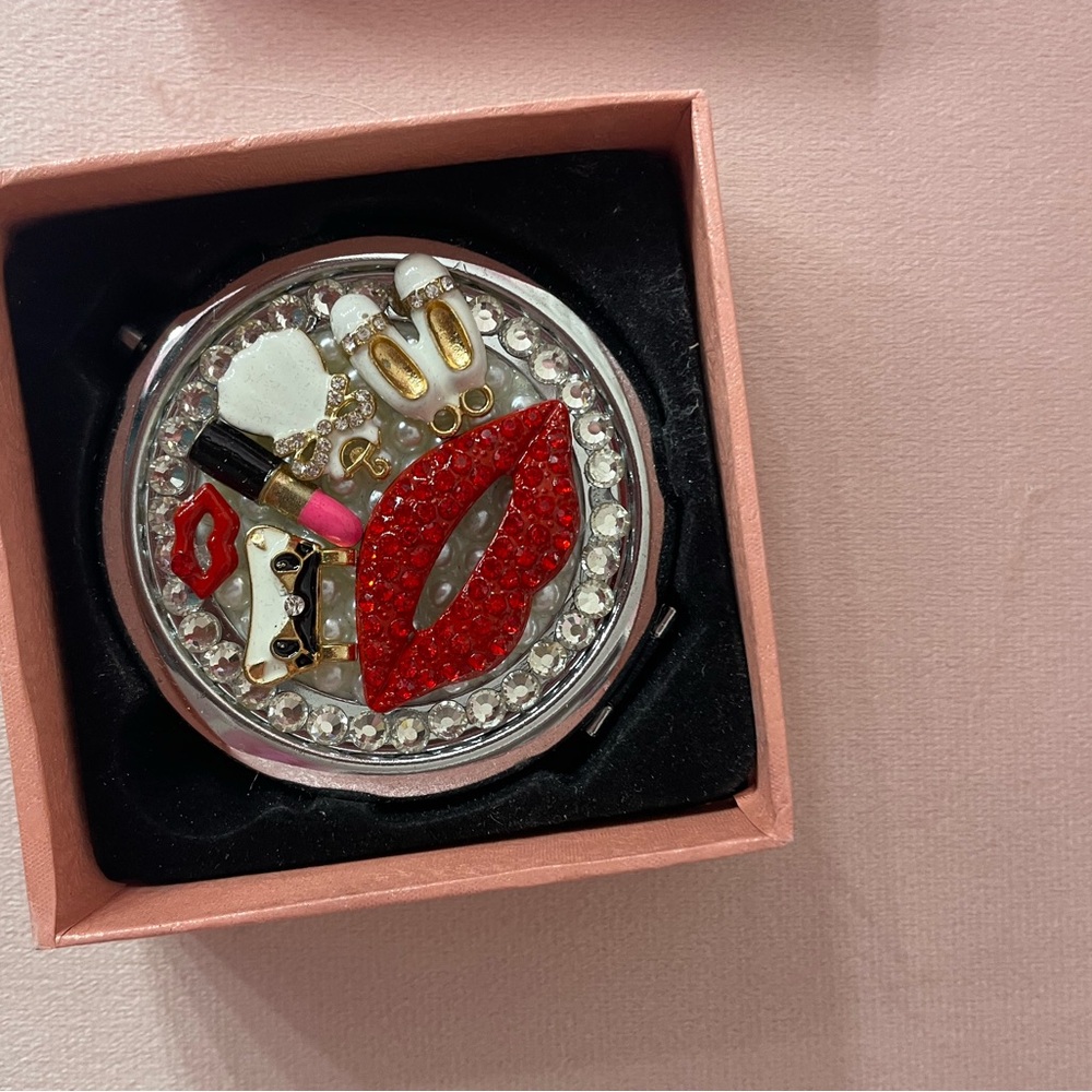 Glamorous Red Lip compact mirror with Silver Accents